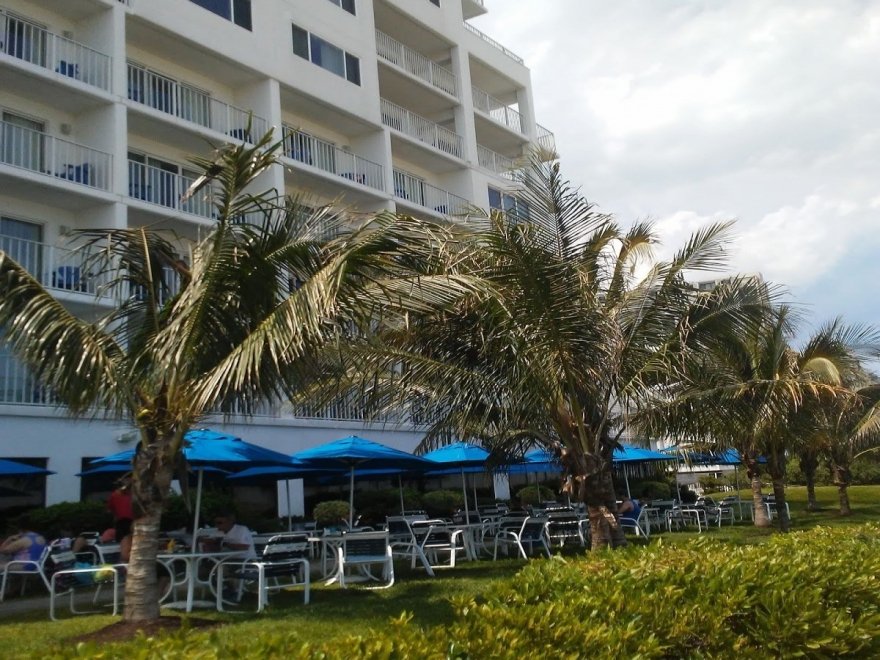 Schooner's Oceanfront Bar & Lounge Schooner's Oceanfront Bar & Lounge
